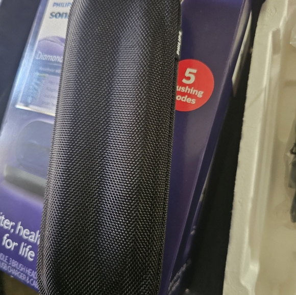 Phillips Sonicare charger and carrying case ONLY **DOES NOT INCLUDE TOOTHBRUSH** - Picture 3 of 4